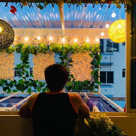 Co.Living Hostel Бандар Сери Бегаван Екстериор снимка