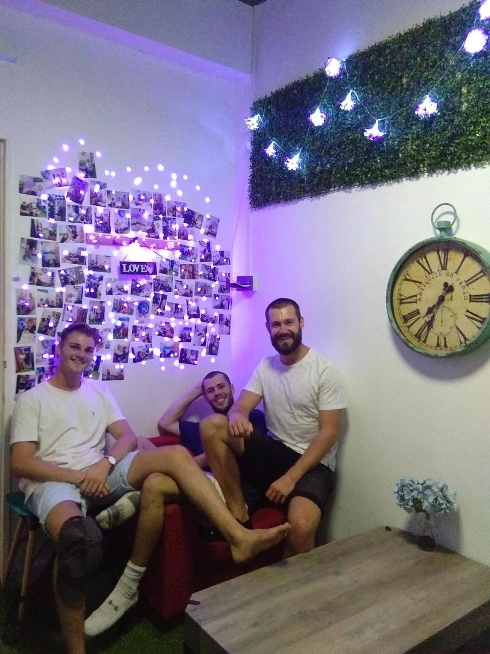 Co.Living Hostel Бандар Сери Бегаван Екстериор снимка