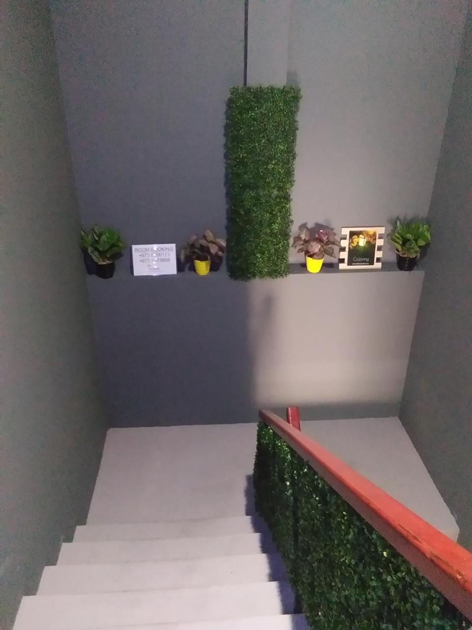 Co.Living Hostel Бандар Сери Бегаван Екстериор снимка