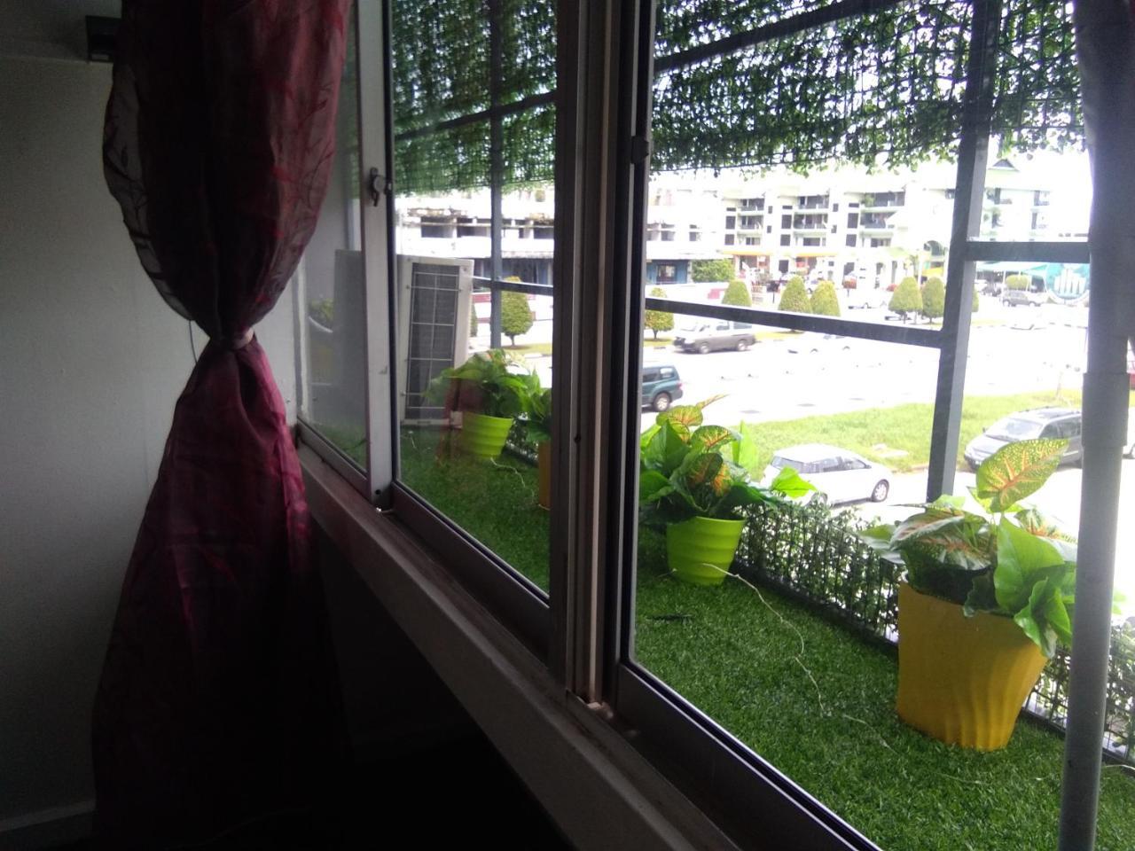 Co.Living Hostel Бандар Сери Бегаван Екстериор снимка