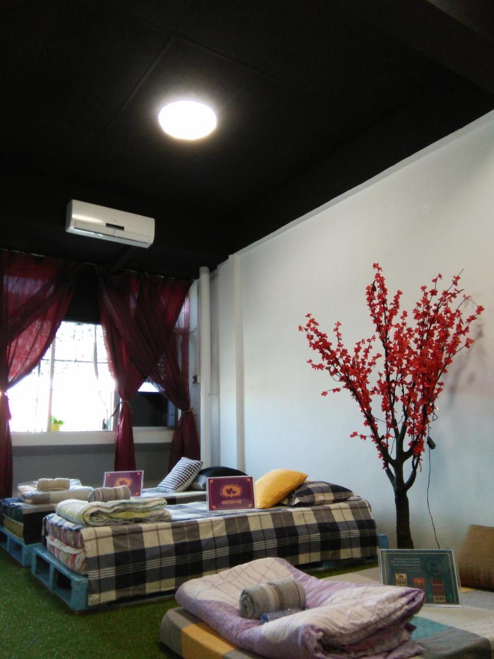 Co.Living Hostel Бандар Сери Бегаван Екстериор снимка