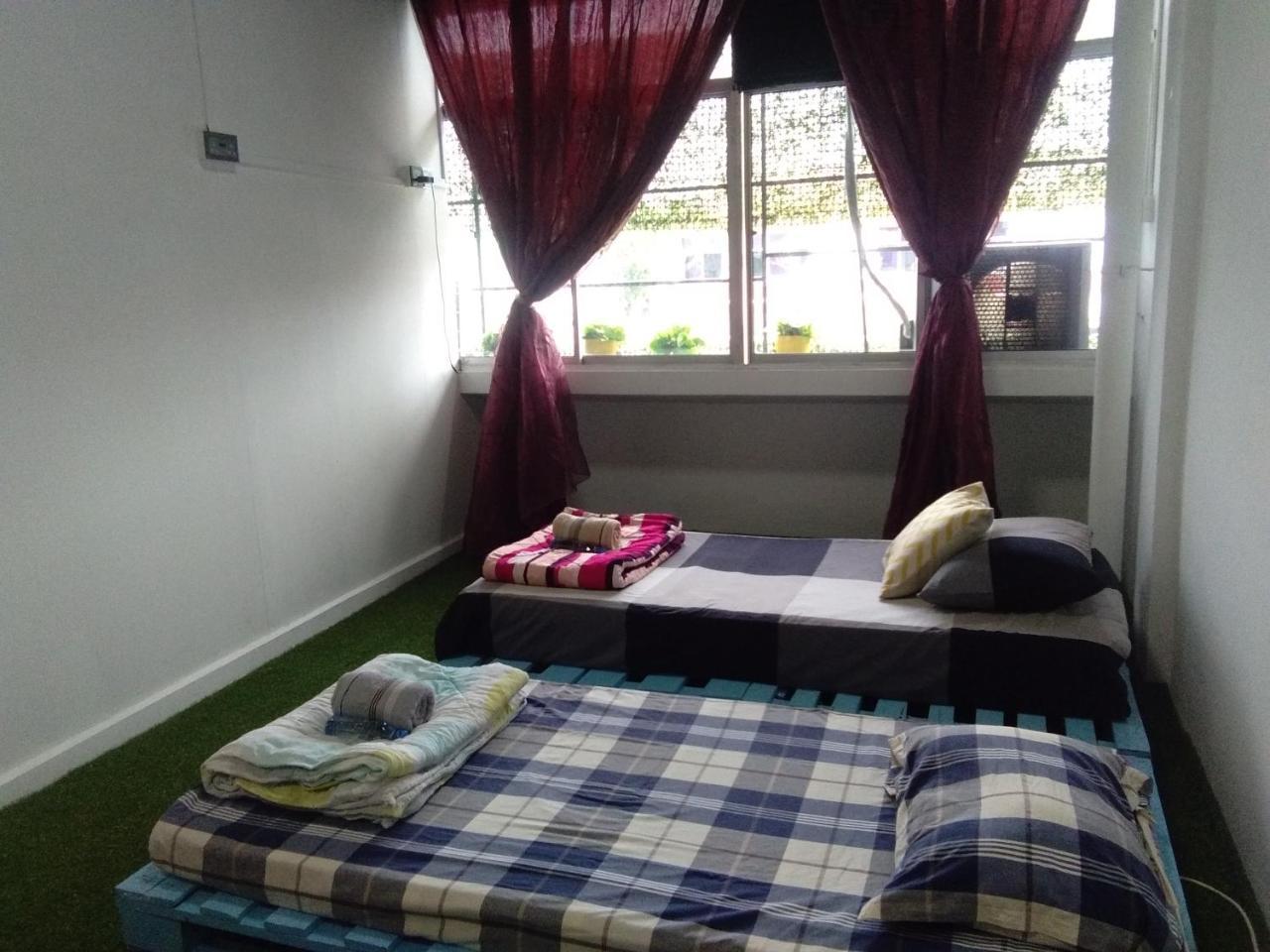 Co.Living Hostel Бандар Сери Бегаван Екстериор снимка