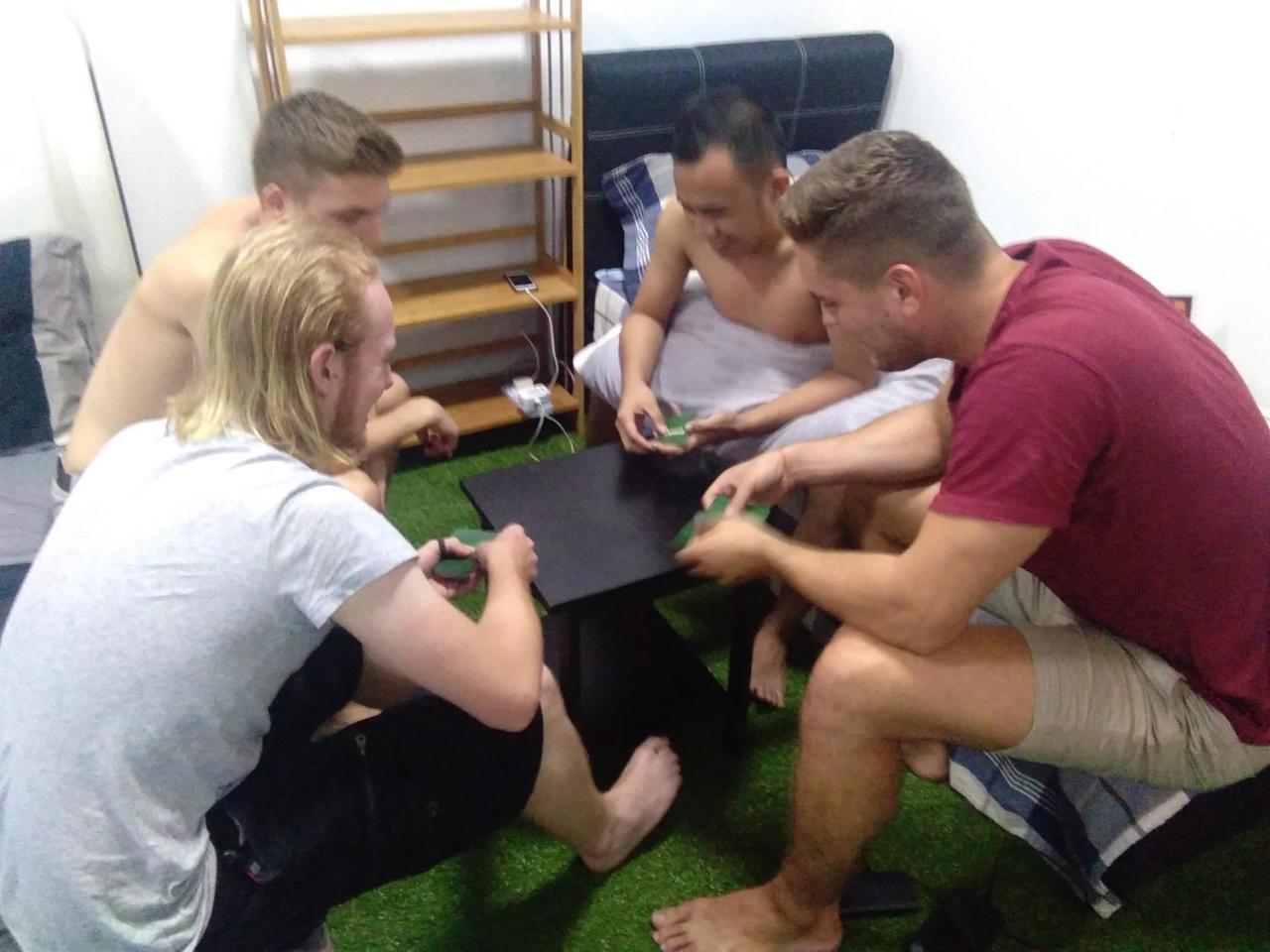 Co.Living Hostel Бандар Сери Бегаван Екстериор снимка
