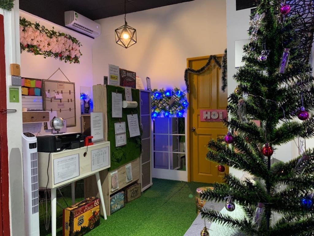 Co.Living Hostel Бандар Сери Бегаван Екстериор снимка