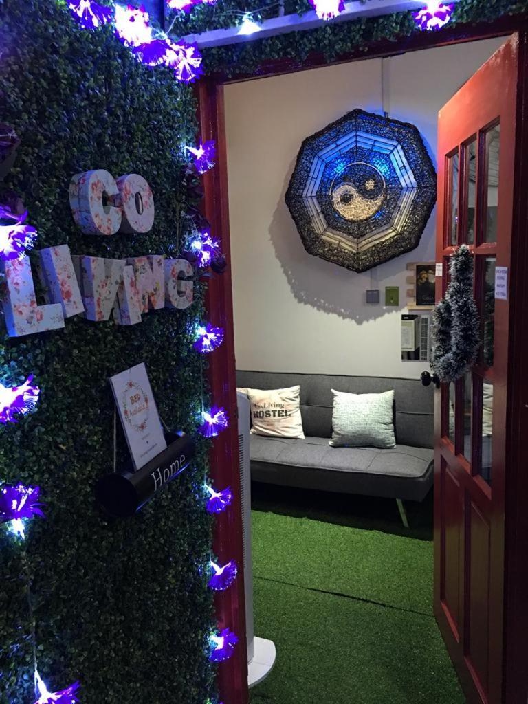 Co.Living Hostel Бандар Сери Бегаван Екстериор снимка