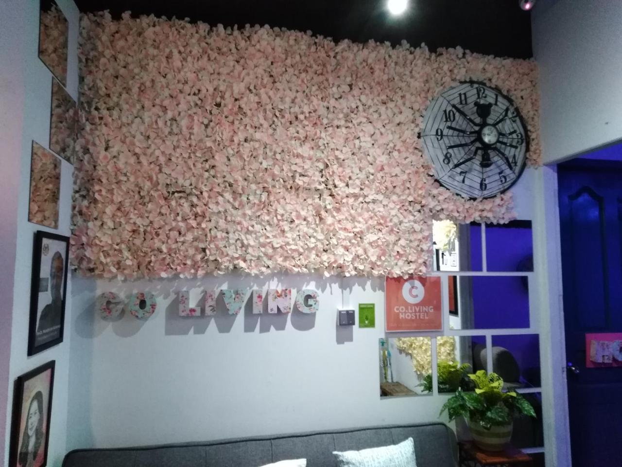 Co.Living Hostel Бандар Сери Бегаван Екстериор снимка