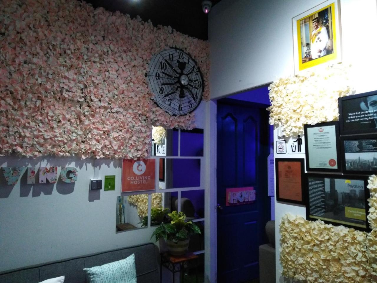 Co.Living Hostel Бандар Сери Бегаван Екстериор снимка